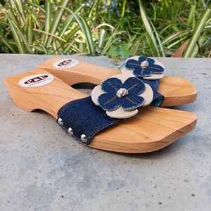Y2K Wooden platform sandals with kitten wedge heel.
